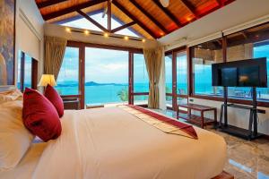 TV a/nebo společenská místnost v ubytování Sandalwood Luxury Villa Resort