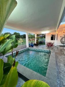 Bazén v ubytování Marina Homestay nebo v jeho okolí