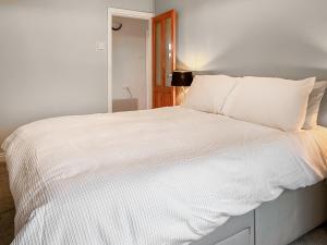 En eller flere senge i et værelse på Number Ten - Uk50722