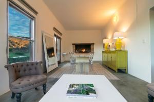 Khu vực ghế ngồi tại Aardvark Bioreserve