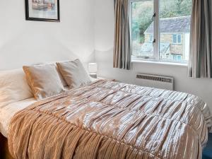 En eller flere senge i et værelse på Rosemary Cottage