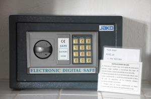 a electronic digital scale sitting on top of a counter at Casa Del Sol in Lo de Marcos