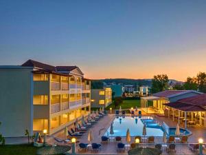 Bazén v ubytování Manousis ApartHotel nebo v jeho okolí