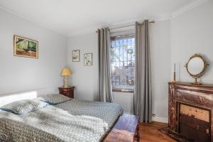 En eller flere senge i et værelse på Chez Poton