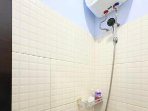 Et badeværelse på Trisna Patihan Resort