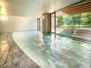 Swimmingpoolen hos eller tæt på Izumigo AMBIENT Tateshina Hotel + 17 billeder