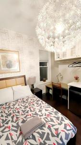 Katil atau katil-katil dalam bilik di Warm Centre Downtown Toronto