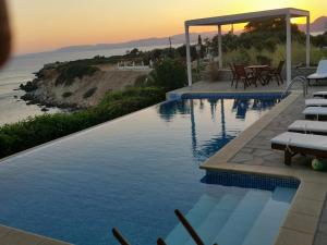 Galería fotográfica de Villa Sealine en Pefki Rhodes 120 fotos más