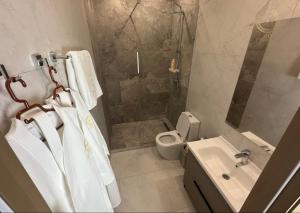 Et badeværelse på Quan Qonaq Uii + 18 billeder