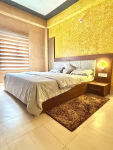 En eller flere senge i et værelse på Hotlel Sanjivani Salasar