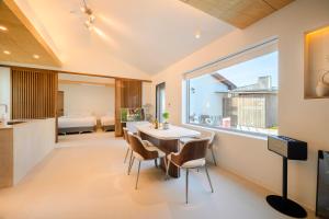 a room with a table and chairs and a bedroom at Hold in Hamdeok with Pool in Jeju