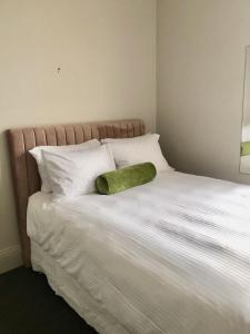 Ένα ή περισσότερα κρεβάτια σε δωμάτιο στο 50 Green St Windsor +51 φωτογραφίες