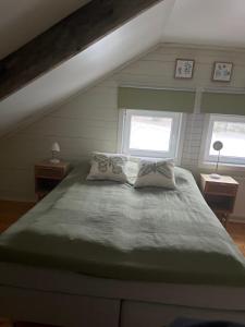 En eller flere senge i et værelse på Fjällbacka, Karlshed Gård