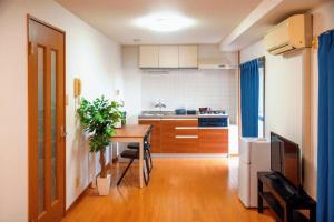 Nhà bếp/bếp nhỏ tại Uhome Koiwa Apartment +5 ảnh