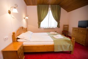 Postel nebo postele na pokoji v ubytování Pensiunea Sureanu + 37 fotografií