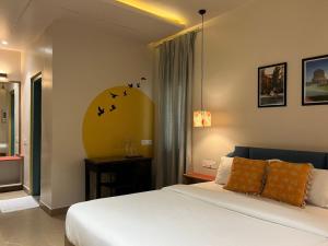 Postel nebo postele na pokoji v ubytování Dada's Atithya