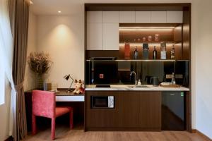 Kuchyň nebo kuchyňský kout v ubytování HAITA Suites