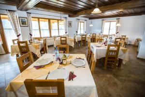 Restaurace v ubytování Pensiunea Sureanu
