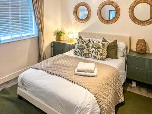 En eller flere senge i et værelse på Manor Lodge + 5 billeder