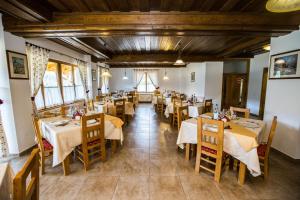 Restaurace v ubytování Pensiunea Sureanu