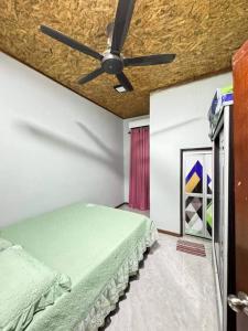 Postel nebo postele na pokoji v ubytování Damai Homestay