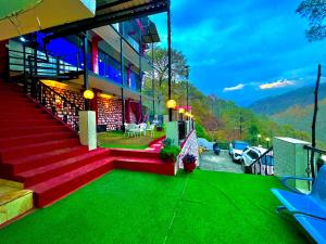 Nespecifikovaný výhled na hory nebo výhled na hory při pohledu z hotelu