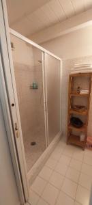 Et badeværelse på Casa Vacanza OXILIA + 18 billeder