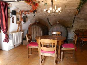 a dining room with a table and some wine barrels at Ferienwohnungen Schneider-Kettern in Neumagen-Dhron