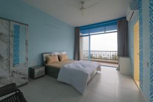 a bedroom with a bed and a large window at Saachi Villa in Panchgani +38 photos