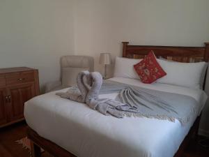 Postel nebo postele na pokoji v ubytování Modern Home in Historic Neighborhood