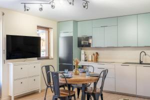 Kuchyň nebo kuchyňský kout v ubytování Cocon Moderne Balcon à Thônes Entre Lac et Montagnes