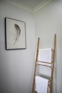 En eller flere senge i et værelse på Two Williams Estate