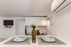 Kuchyň nebo kuchyňský kout v ubytování Apartment Luce Mala