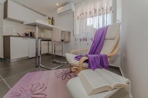 Kuchyň nebo kuchyňský kout v ubytování Apartment Luce Mala