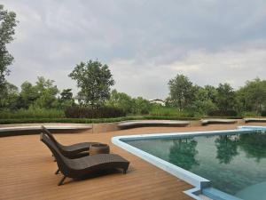 Hồ bơi trong/gần Phetara Hotel Mahachai by PCL