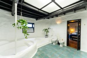 Foto dalla galleria di La Geria Suites a Yaiza Altre 87 foto