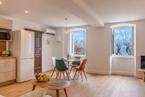 Køkken eller tekøkken på Casa Carmi appartement vue mer à Erbalunga + 14 billeder