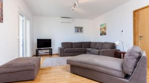 Et opholdsområde på Waterfront Villa Dora by Villas Guide