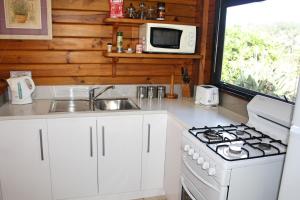 Virtuvė arba virtuvėlė apgyvendinimo įstaigoje Lavendula Garden Cottage