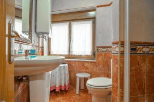 Et badeværelse på Apartamento El Fondon 2 + 13 billeder