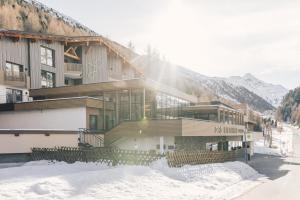 Nespecifikovaný výhled na hory nebo výhled na hory při pohledu z hotelu
