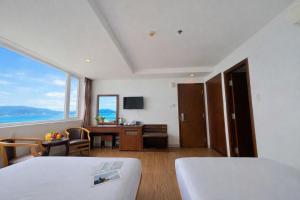 Et tv og/eller underholdning på Soria Majestic Beachfront Hotel