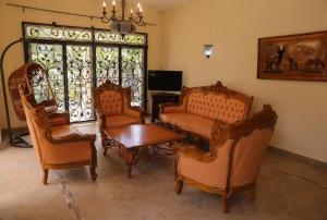 TV/trung tâm giải trí tại Beachside Apartments Pointe aux Piments