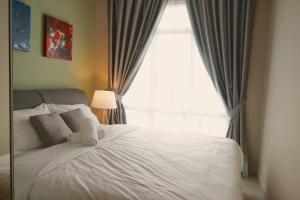 Una cama o camas en una habitación de The Majestic Ipoh by The Osborne