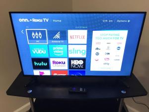 Et tv og/eller underholdning på Bungalow by the lake + 2 billeder