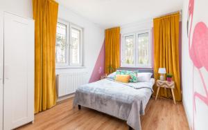 Postel nebo postele na pokoji v ubytování Dom Rooms of Poland - 500m od Suntago