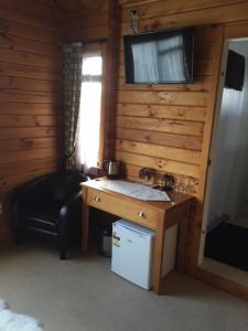 TV a/nebo společenská místnost v ubytování Travellers Retreat B&B