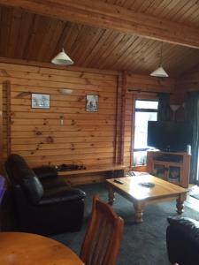 TV a/nebo společenská místnost v ubytování Travellers Retreat B&B