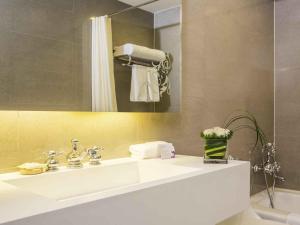 Galeriebild der Unterkunft Grand Mercure Hotel Hualing in Ürümqi