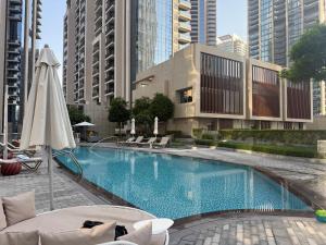 Swimmingpoolen hos eller tæt på ULTRA LUXURY 2BR Apartment in Downtown